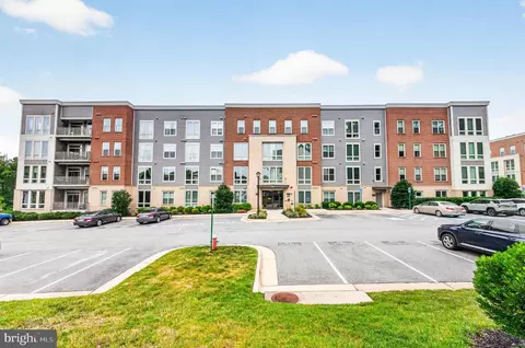 6101 Fairview Farm Dr #309, Alexandria, VA 22315