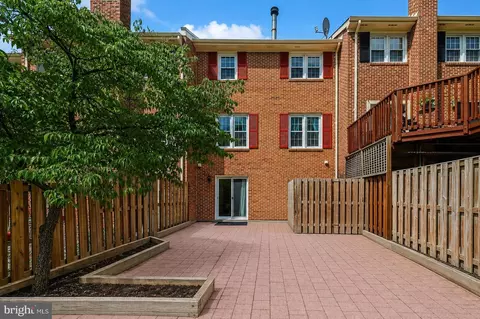8217 Clifton Farm Ct, Alexandria, VA 22306