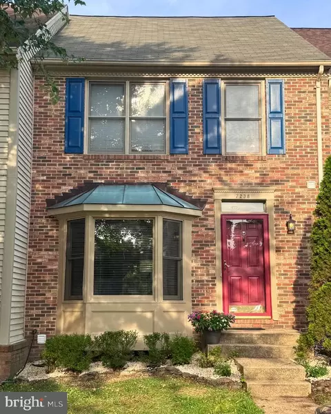 7238 Lensfield Ct, Alexandria, VA 22315