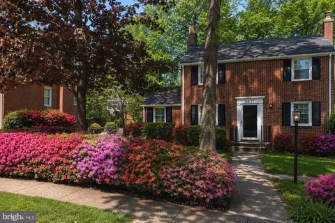 2631 Woodley Pl, Falls Church, VA 22046