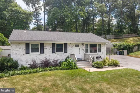 8926 Sylvania St, Lorton, VA 22079