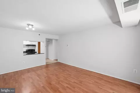 Living - 1808 Old Meadow Rd #503, Mclean, VA 22102 photo 3 of 4