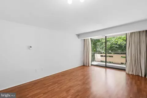 Living - 1808 Old Meadow Rd #503, Mclean, VA 22102 photo 2 of 4