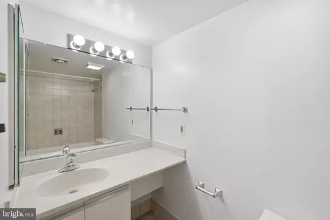 Bath - 1808 Old Meadow Rd #503, Mclean, VA 22102 photo 1 of 2