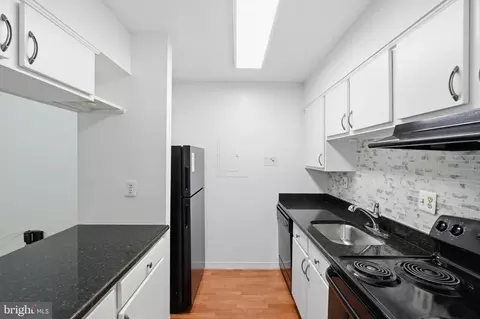 Kitchen - 1808 Old Meadow Rd #503, Mclean, VA 22102 photo 4 of 4