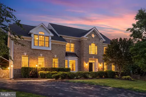 9800 John Robert Way, Fairfax, VA 22032