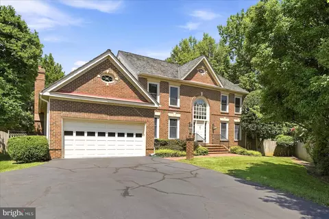 8814 Surrey Ct, Alexandria, VA 22309
