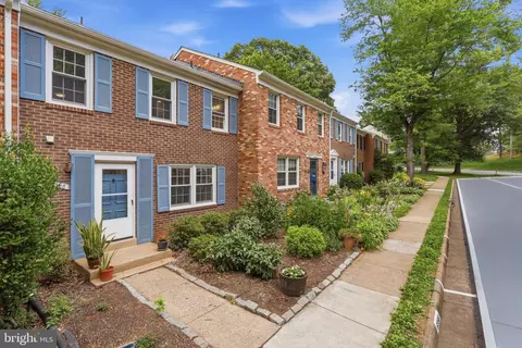 Exterior - 8398 Uxbridge Ct, Springfield, VA 22151 photo 7 of 9