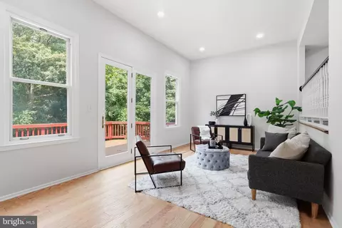 Living - 8398 Uxbridge Ct, Springfield, VA 22151 photo 2 of 3