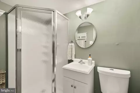 Bath - 8100 Loving Forest Ct, Springfield, VA 22153 photo 2 of 3