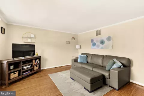 Living - 8100 Loving Forest Ct, Springfield, VA 22153 photo 2 of 2