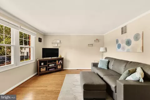 Living - 8100 Loving Forest Ct, Springfield, VA 22153 photo 1 of 2