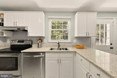 Kitchen - 8100 Loving Forest Ct, Springfield, VA 22153 photo 2 of 4
