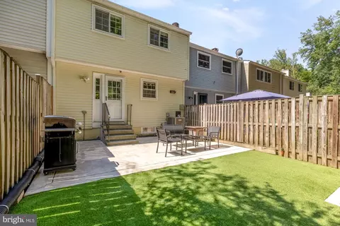 Exterior - 8100 Loving Forest Ct, Springfield, VA 22153 photo 6 of 7