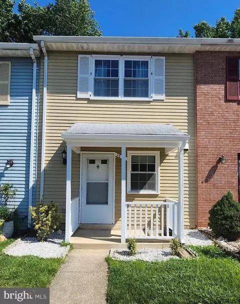 2815 Lee Landing Ct, Falls Church, VA 22043