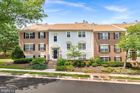 12110 Green Leaf Ct #202, Fairfax, VA 22033