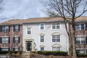 12110 Green Leaf Ct #202, Fairfax, VA 22033