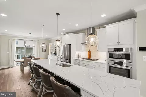 2863 Lowen Valley Rd, Alexandria, VA 22303