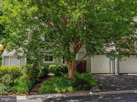 1428 Yellowwood Ct, Reston, VA 20190