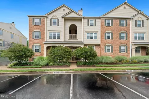 2816 Emma Lee St #303, Falls Church, VA 22042