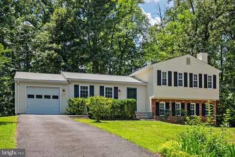 2422 Ivywood Rd, Reston, VA 20191