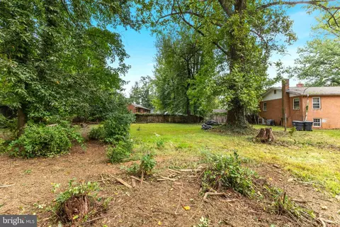 Exterior - 1644 La Salle Ave, Mclean, VA 22102 photo 9 of 11