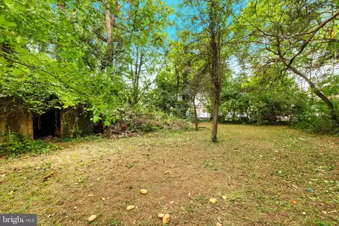 Exterior - 1644 La Salle Ave, Mclean, VA 22102 photo 7 of 11