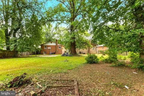 Exterior - 1644 La Salle Ave, Mclean, VA 22102 photo 3 of 11
