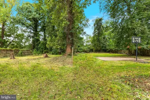 Exterior - 1644 La Salle Ave, Mclean, VA 22102 photo 8 of 11