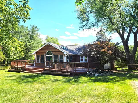 6251 Woodfair Dr, Fairfax Station, VA 22039