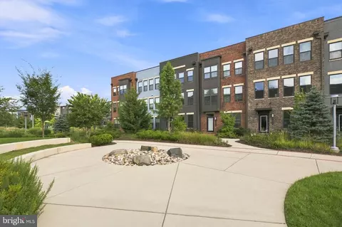 13041 Hattontown Sq, Herndon, VA 20171