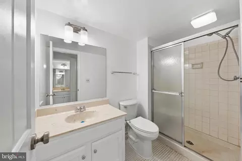 Bath - 7680 Tremayne Pl #204, Mclean, VA 22102 photo 1 of 2
