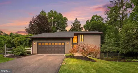 2721 Berryland Dr, Oakton, VA 22124