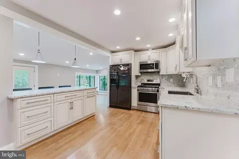 4508 Tipton Ln, Alexandria, VA 22310