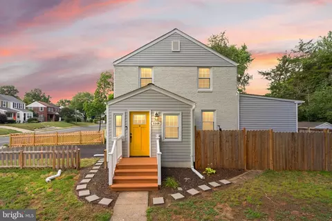 5940 Edgehill Dr, Alexandria, VA 22303
