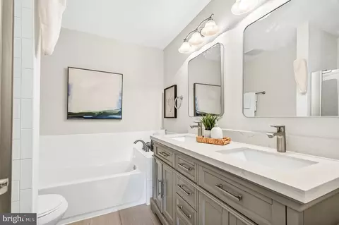 Bath - 6433 English Ivy Ct, Springfield, VA 22152 photo 5 of 6