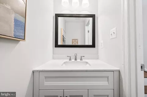 Bath - 6433 English Ivy Ct, Springfield, VA 22152 photo 1 of 6