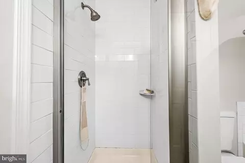 Bath - 6433 English Ivy Ct, Springfield, VA 22152 photo 3 of 6