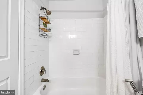 Bath - 6433 English Ivy Ct, Springfield, VA 22152 photo 6 of 6