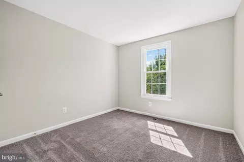 Bedroom - 6433 English Ivy Ct, Springfield, VA 22152 photo 1 of 7