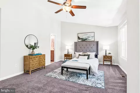 Bedroom - 6433 English Ivy Ct, Springfield, VA 22152 photo 6 of 7