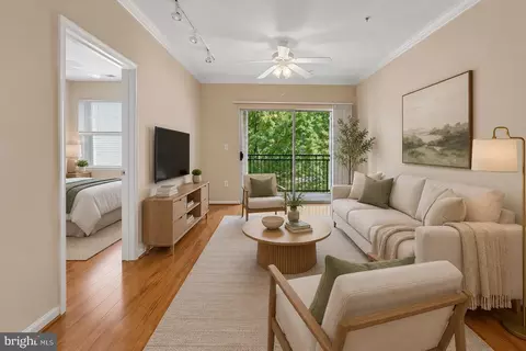 12945 Centre Park Cir #303, Herndon, VA 20171