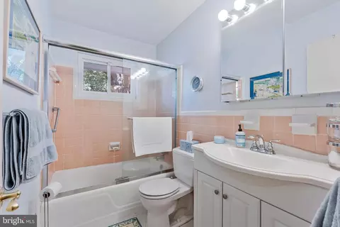 Bath - 1712 Birch Rd, Mclean, VA 22101 photo 3 of 6