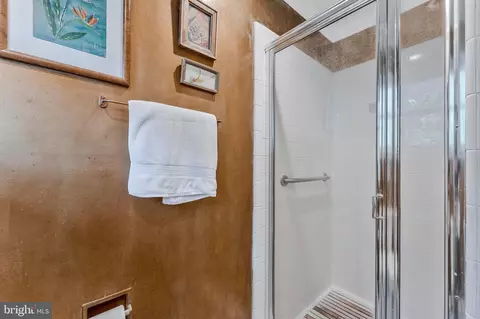 Bath - 1712 Birch Rd, Mclean, VA 22101 photo 2 of 6