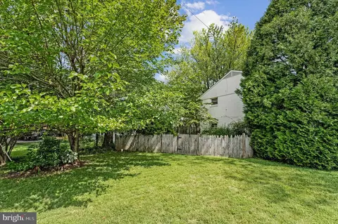 Exterior - 1712 Birch Rd, Mclean, VA 22101 photo 3 of 11