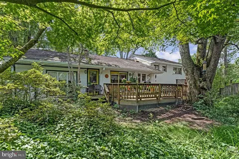 Exterior - 1712 Birch Rd, Mclean, VA 22101 photo 10 of 11