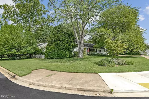 Exterior - 1712 Birch Rd, Mclean, VA 22101 photo 4 of 11