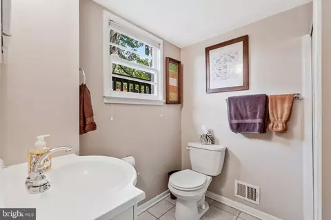 Bath - 1712 Birch Rd, Mclean, VA 22101 photo 5 of 6