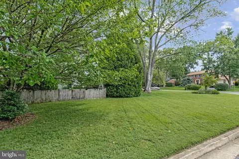 Exterior - 1712 Birch Rd, Mclean, VA 22101 photo 2 of 11