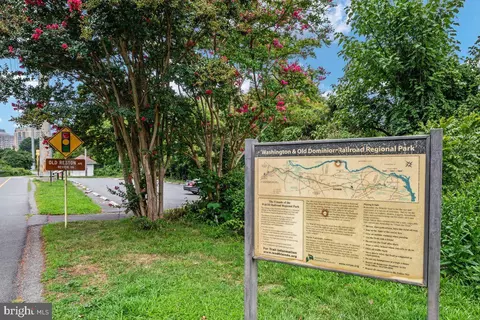 View/Area - 11980 Sentinel Point Ct, Reston, VA 20191 photo 2 of 4